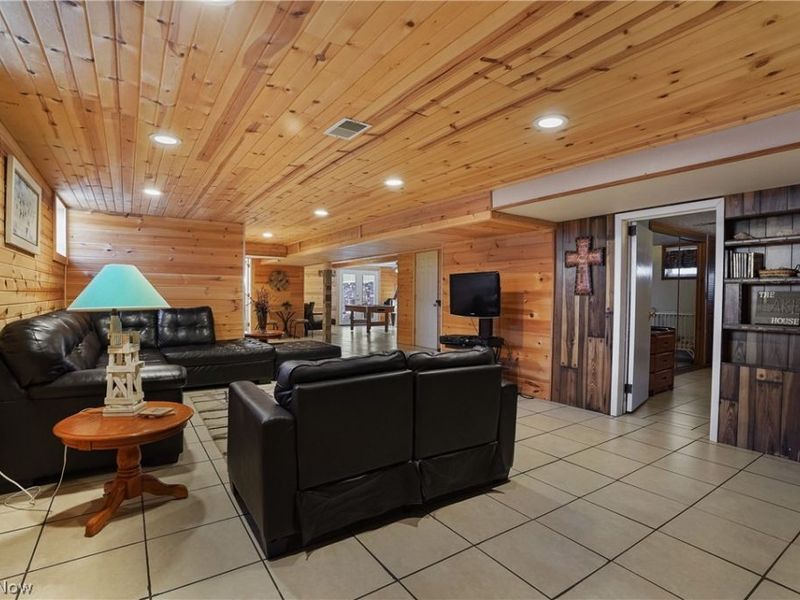 2282 Heston Drive, Lake Milton, OH 44429 Photo 18