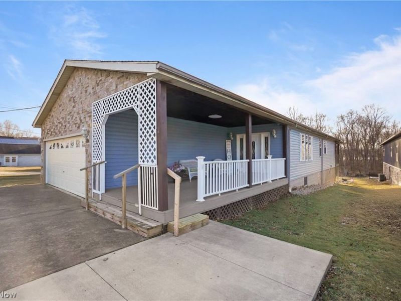 2282 Heston Drive, Lake Milton, OH 44429 Photo 3