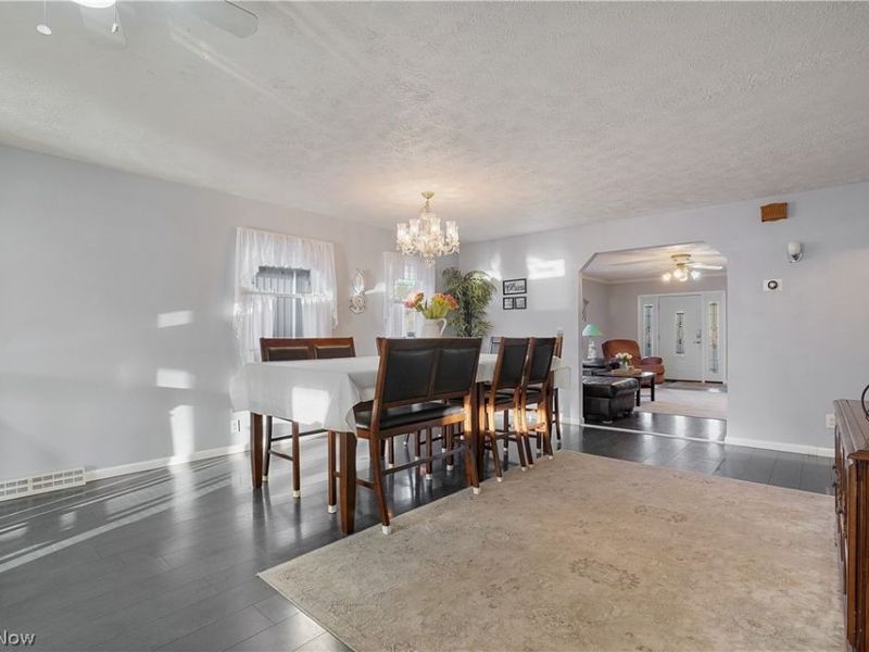 2282 Heston Drive, Lake Milton, OH 44429 Photo 8