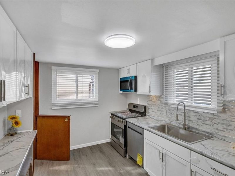 6330 Sandfield Drive, Brook Park, OH 44142 Photo 7