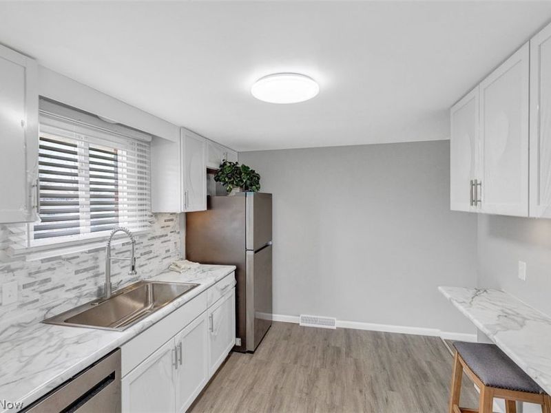 6330 Sandfield Drive, Brook Park, OH 44142 Photo 9