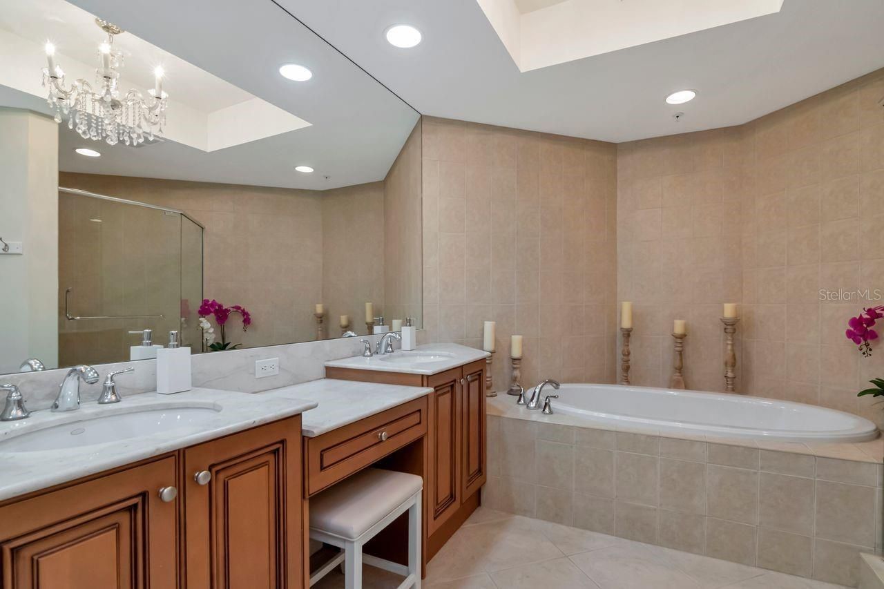 5823 Bowen Daniel Drive , Unit 604, Tampa, FL 33616 Photo