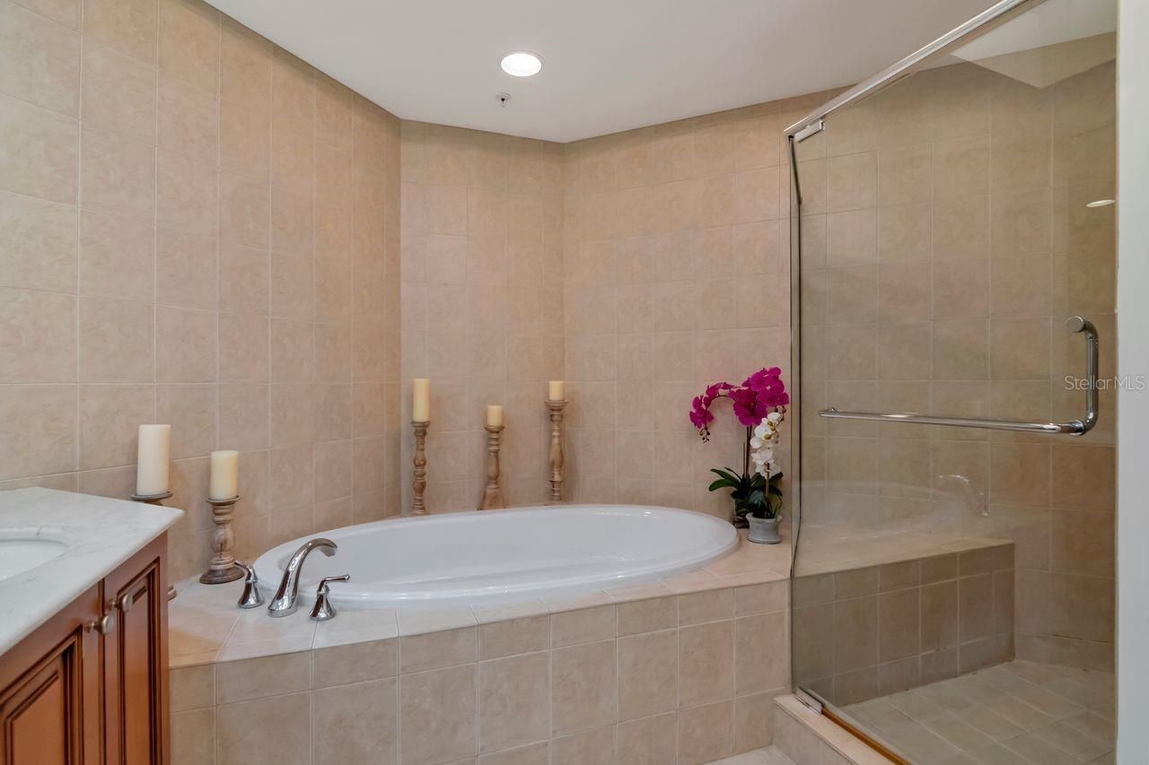 5823 Bowen Daniel Drive , Unit 604, Tampa, FL 33616 Photo