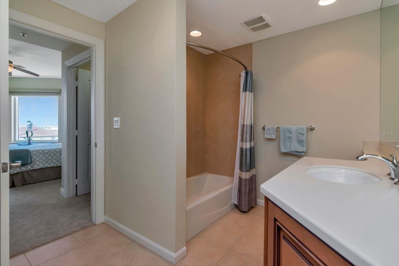 5823 Bowen Daniel Drive , Unit 604, Tampa, FL 33616 Photo