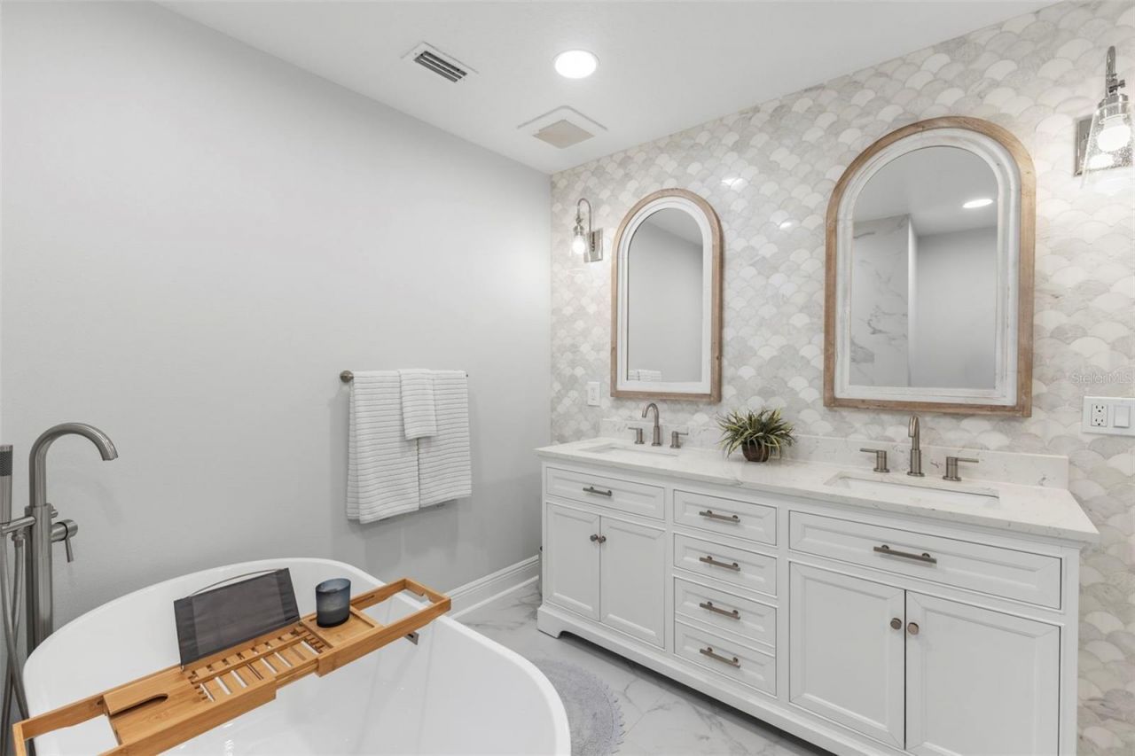 11 Birdie Lane, Palm Harbor, FL 34683 Photo