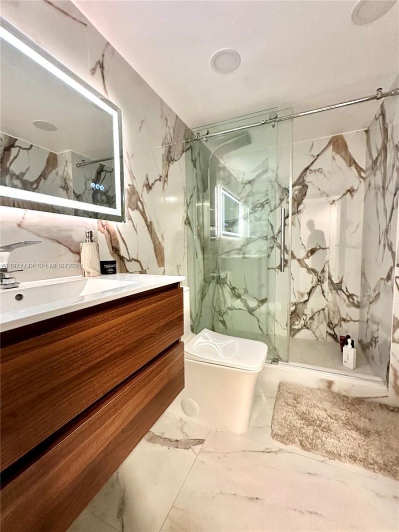 671 NE 195th St, Unit 205E, Miami, FL 33179 Photo