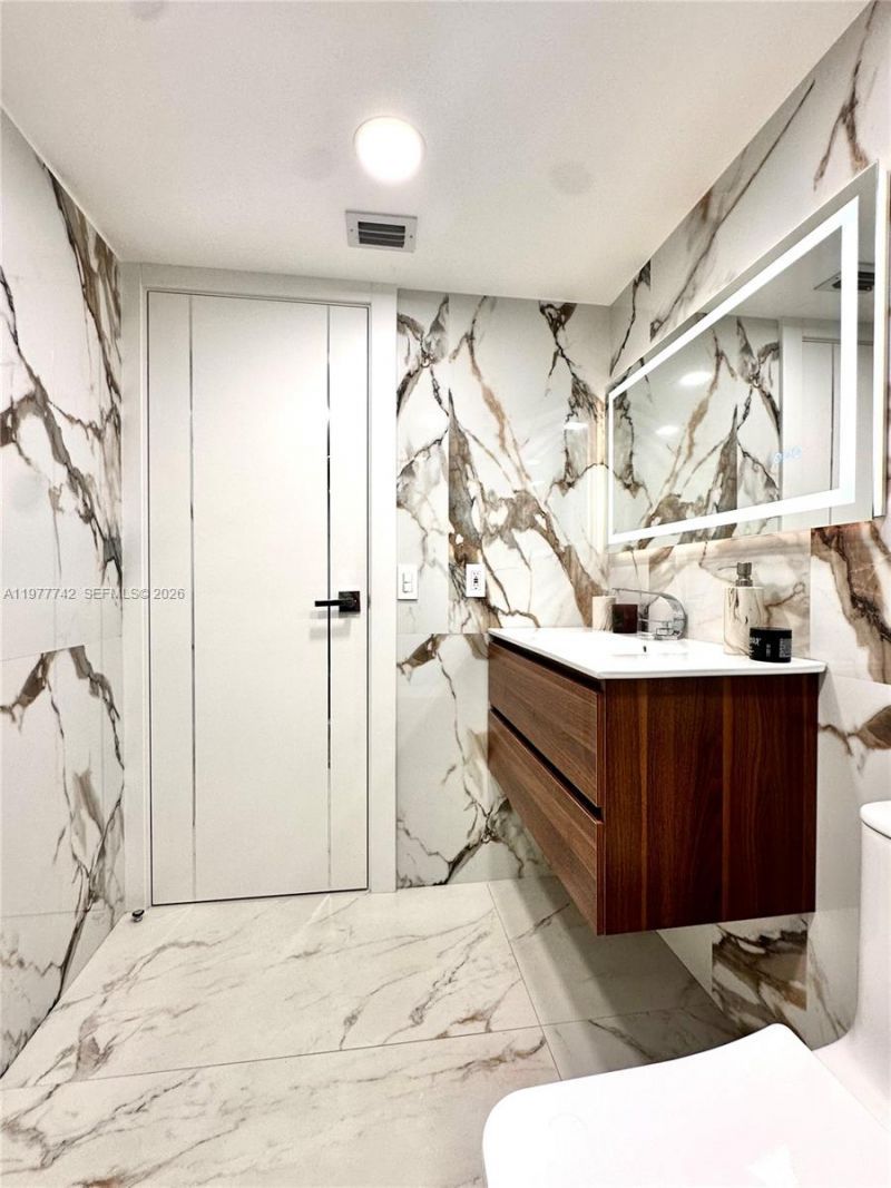 671 NE 195th St, Unit 205E, Miami, FL 33179 Photo