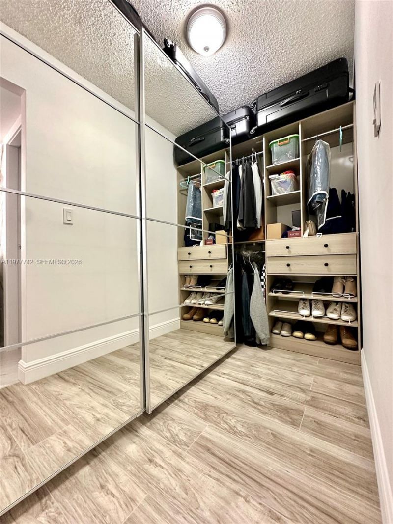 671 NE 195th St, Unit 205E, Miami, FL 33179 Photo