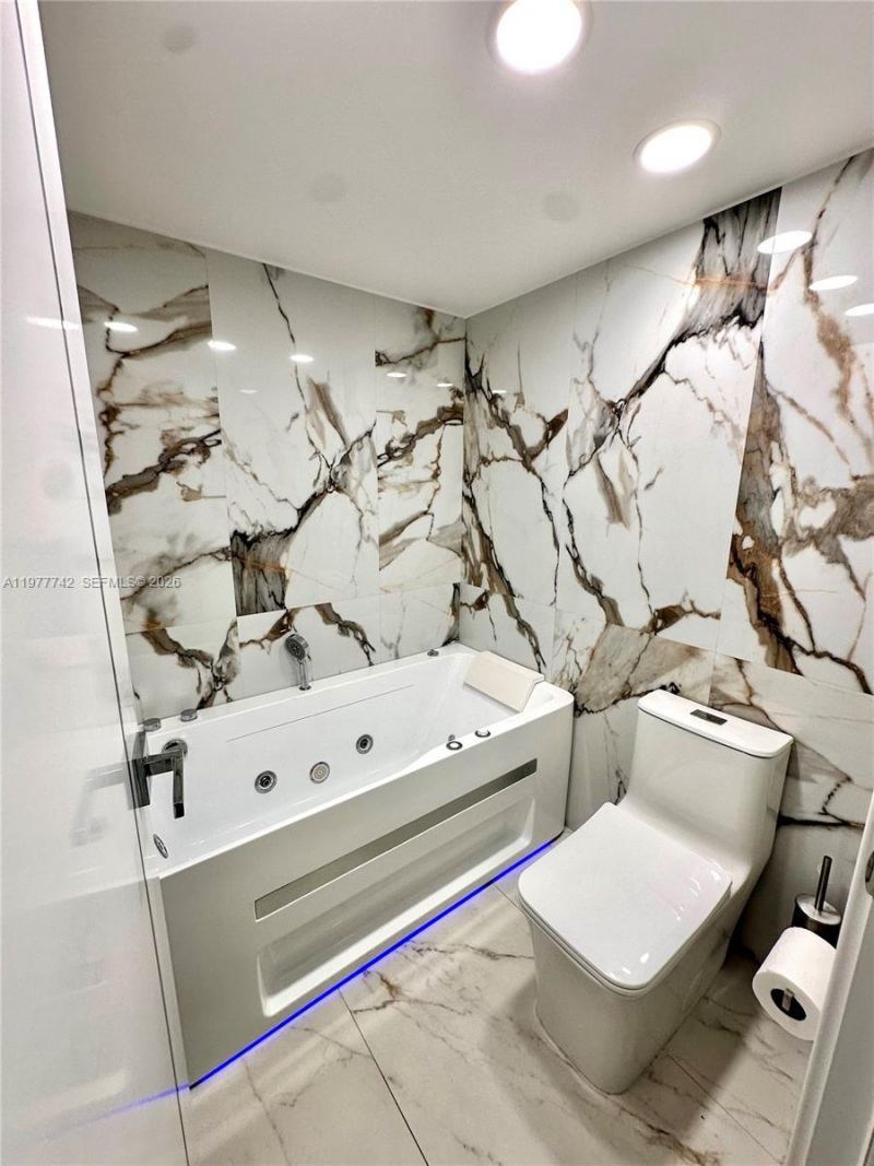 671 NE 195th St, Unit 205E, Miami, FL 33179 Photo