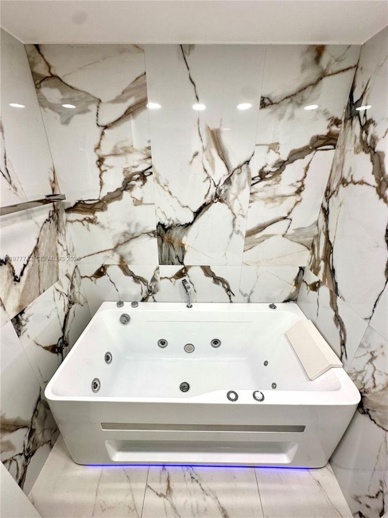 671 NE 195th St, Unit 205E, Miami, FL 33179 Photo