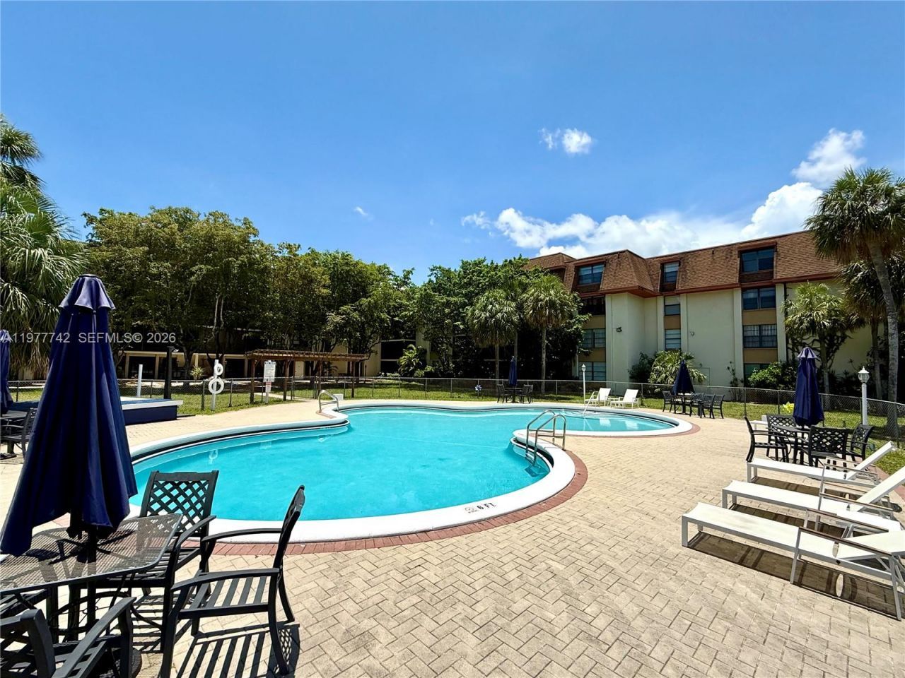 671 NE 195th St, Unit 205E, Miami, FL 33179 Photo