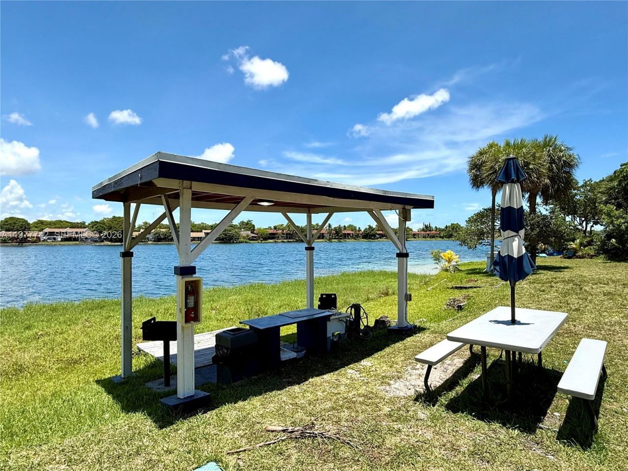 671 NE 195th St, Unit 205E, Miami, FL 33179 Photo