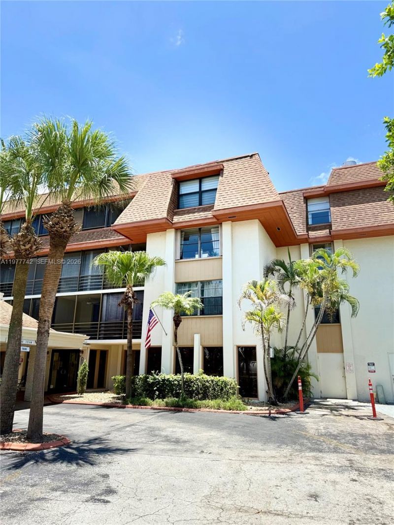 671 NE 195th St, Unit 205E, Miami, FL 33179 Photo