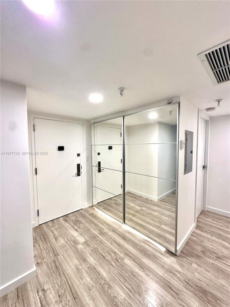 671 NE 195th St, Unit 205E, Miami, FL 33179 Photo