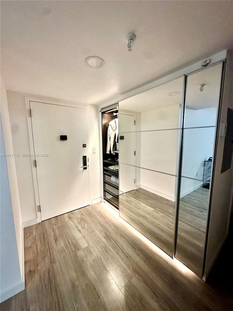 671 NE 195th St, Unit 205E, Miami, FL 33179 Photo