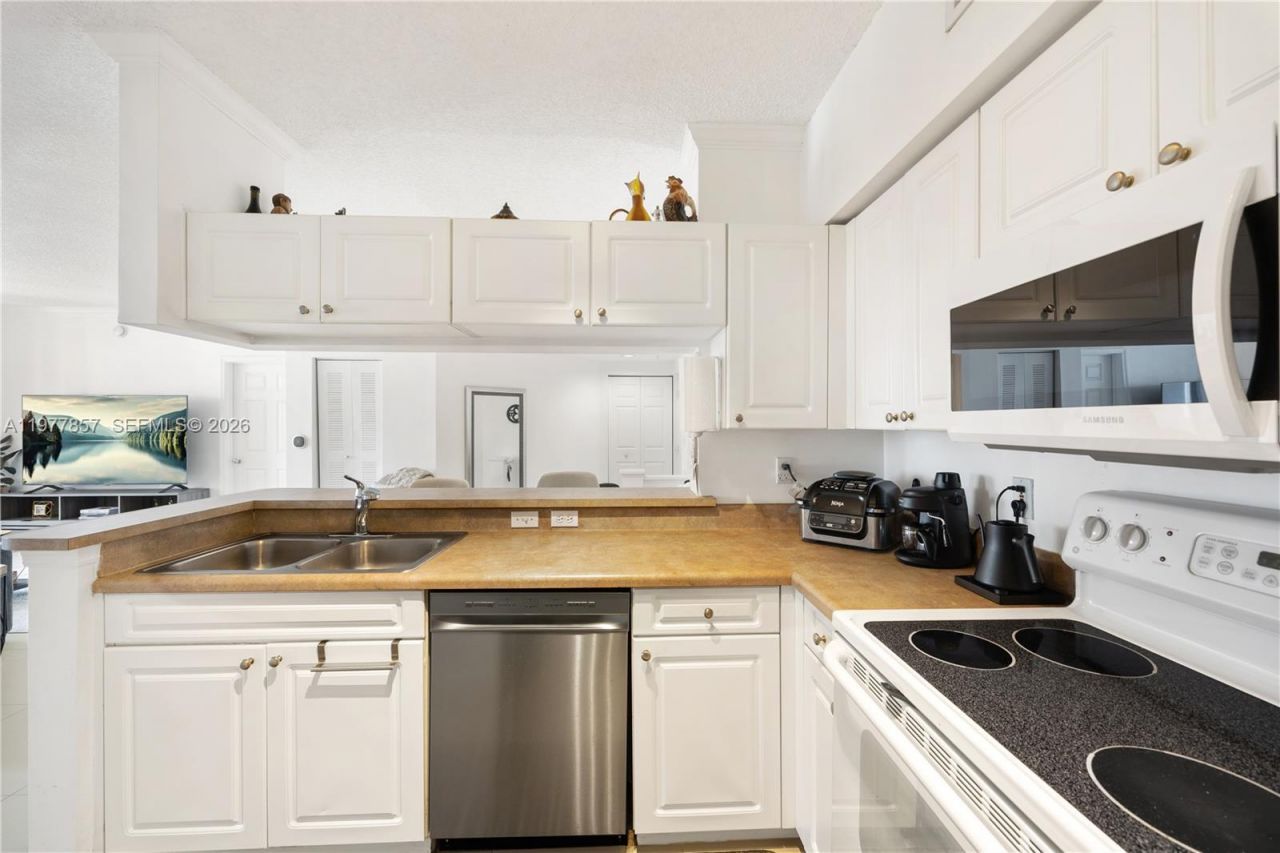 17100 N Bay Rd, Unit 1810, Sunny Isles Beach, FL 33160 Photo