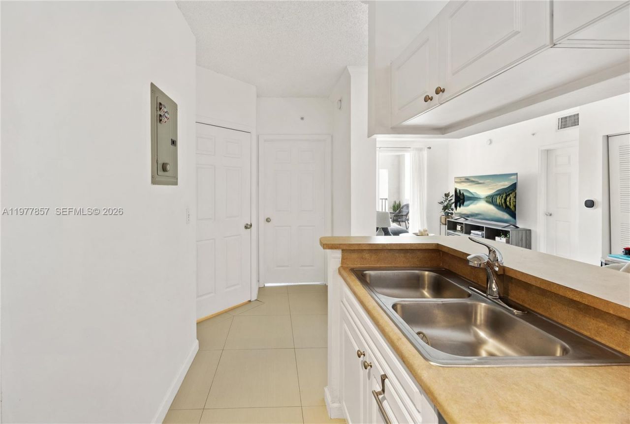 17100 N Bay Rd, Unit 1810, Sunny Isles Beach, FL 33160 Photo
