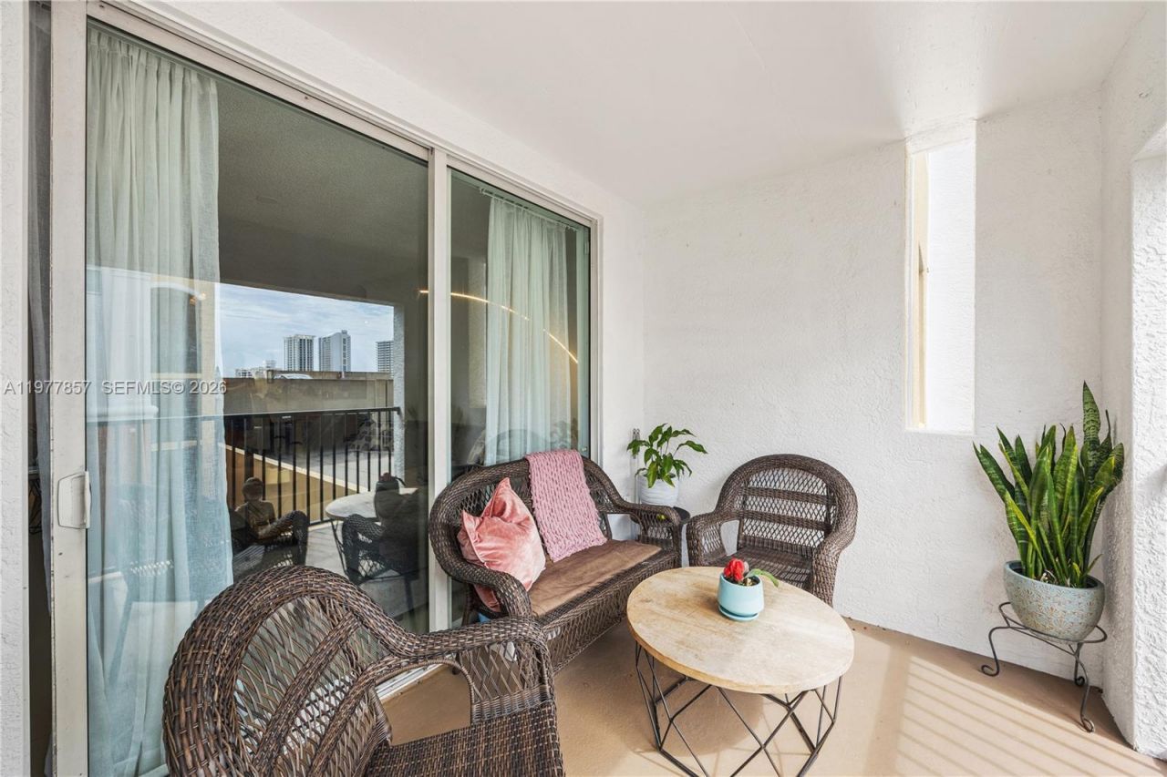 17100 N Bay Rd, Unit 1810, Sunny Isles Beach, FL 33160 Photo