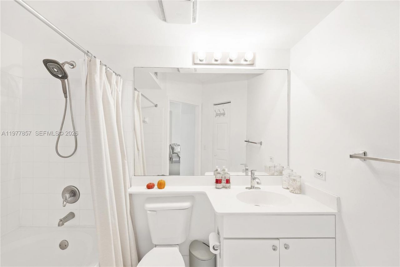 17100 N Bay Rd, Unit 1810, Sunny Isles Beach, FL 33160 Photo