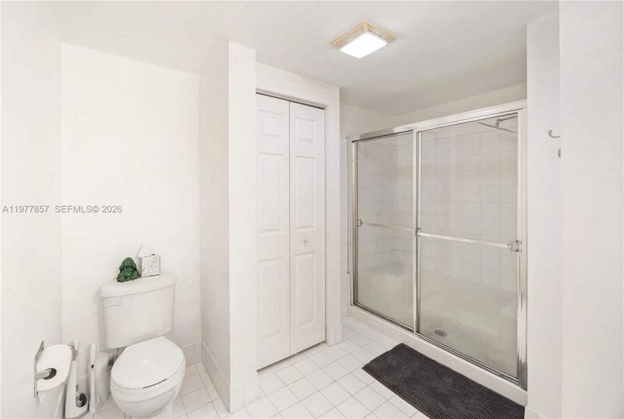 17100 N Bay Rd, Unit 1810, Sunny Isles Beach, FL 33160 Photo