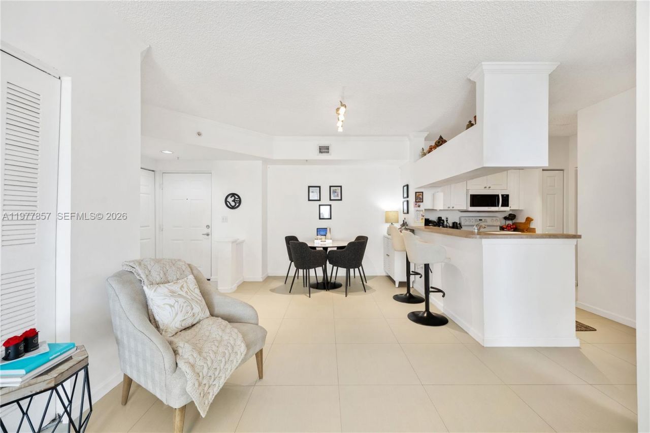 17100 N Bay Rd, Unit 1810, Sunny Isles Beach, FL 33160 Photo