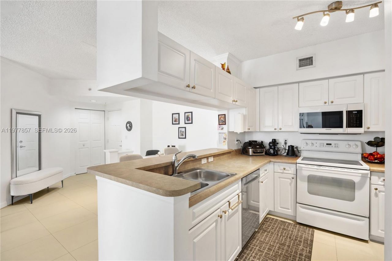 17100 N Bay Rd, Unit 1810, Sunny Isles Beach, FL 33160 Photo