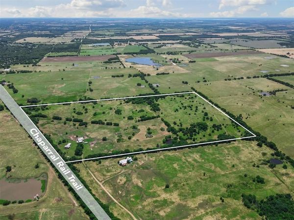 901 CR 3925 , Wolfe City, TX 75496