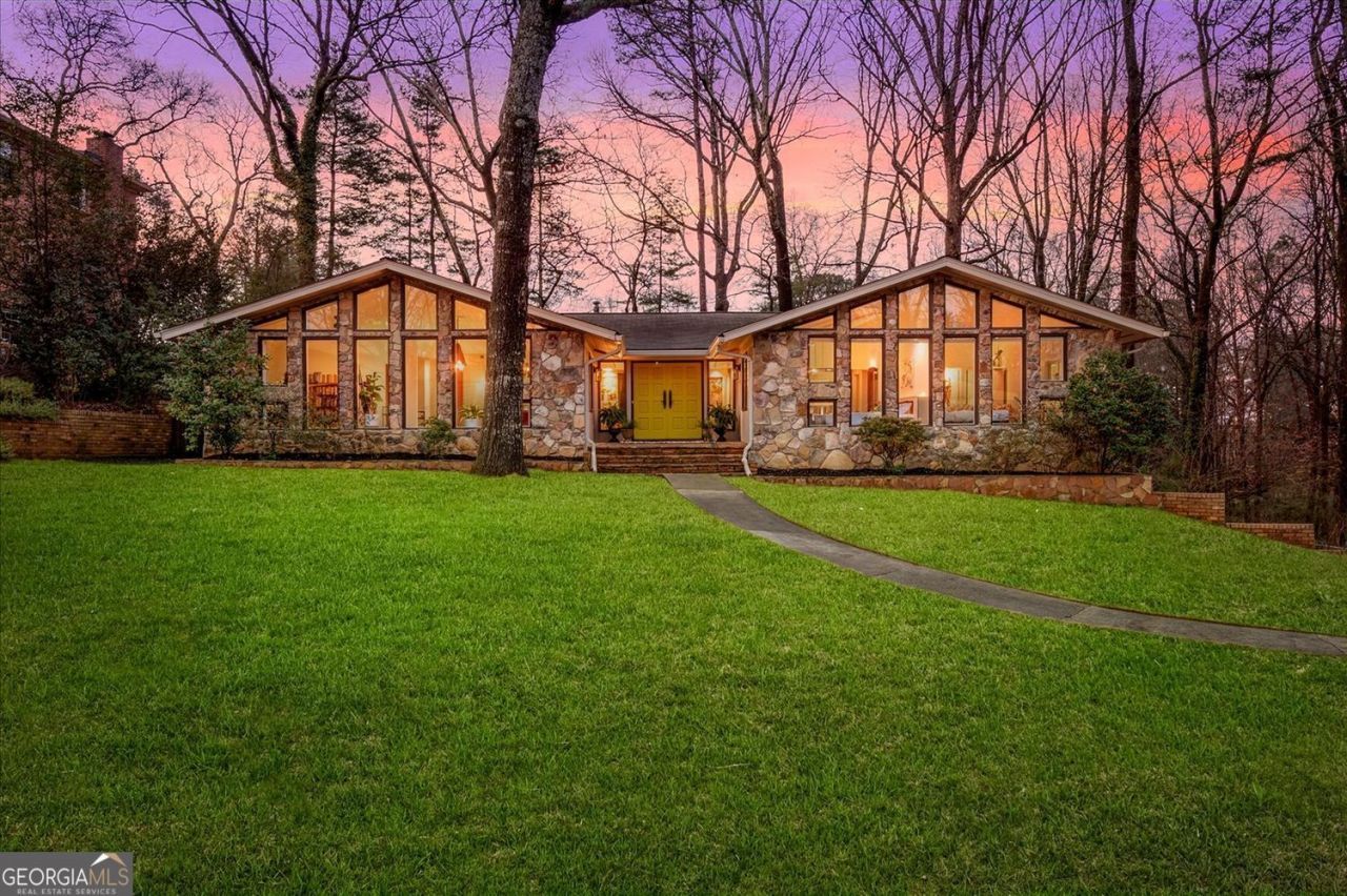 5129 Stratham Drive, Dunwoody, GA 30338 Main Photo