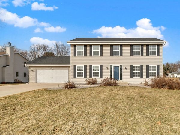 N7848 Maple Ridge Rd, Ixonia, WI 53066