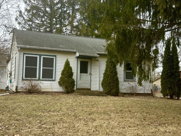 135 Felix St, Wales, WI 53183