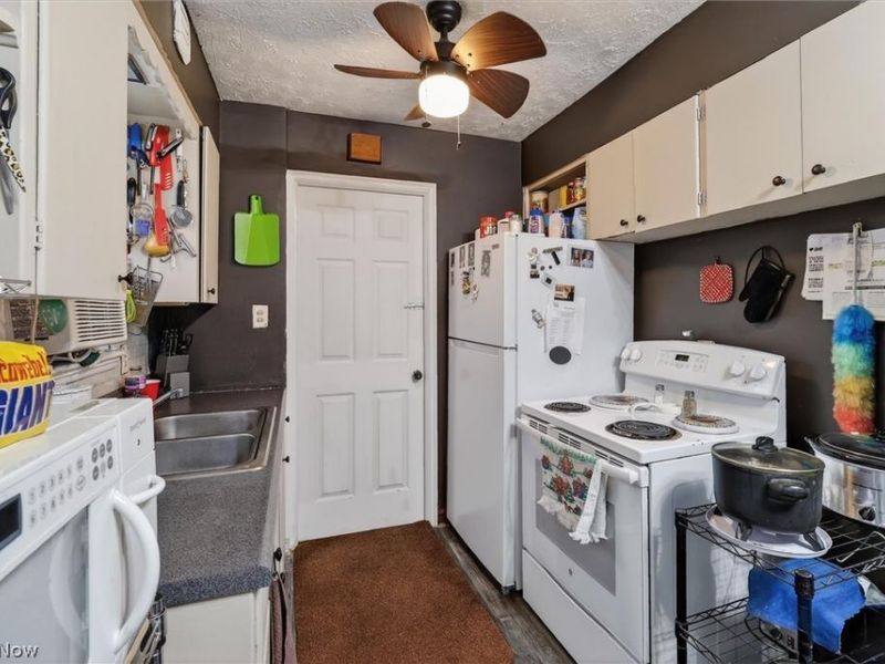 9924 Manorford Drive, Parma Heights, OH 44130 Photo 10