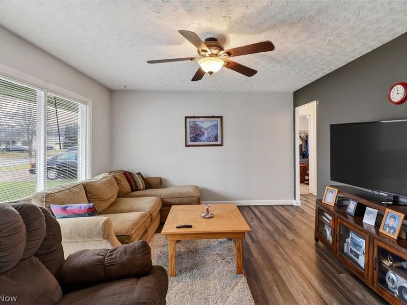 9924 Manorford Drive, Parma Heights, OH 44130 Photo 9