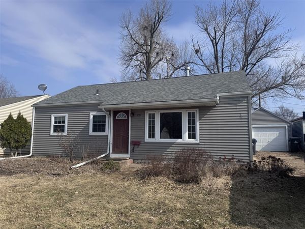 3735 Kencrest Drive NE, Cedar Rapids, IA 52402