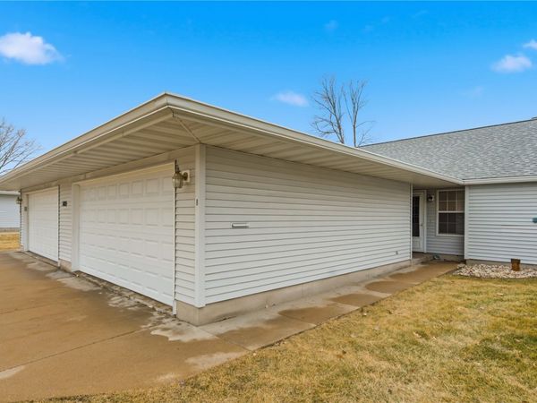 1425 Daleview Dr #B , Marion, IA 52302