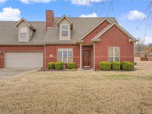 4176 N Meadow View Drive, Fayetteville, AR 72703