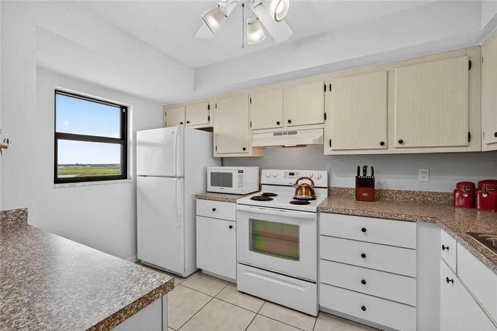 3200 N Highway A1a, Unit 1107, Hutchinson Island, FL 34949 Photo