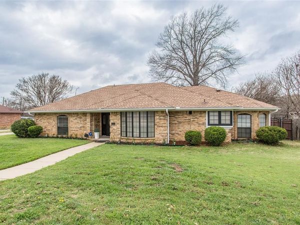 3102 Avon Drive , Arlington, TX 76015