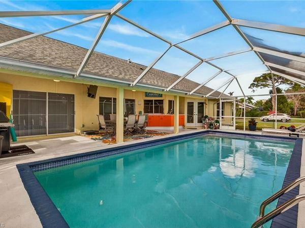 390 Saint Andrews BLVD, NAPLES, FL 34113