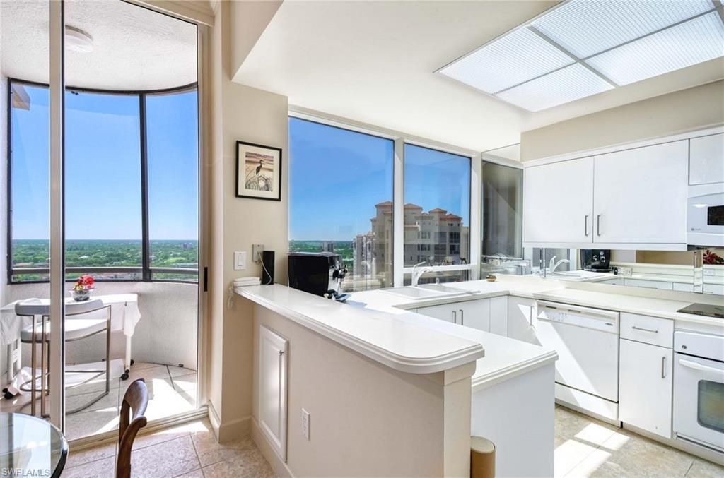 6825 Grenadier Blvd, Unit PH1, Naples, FL 34108 Photo