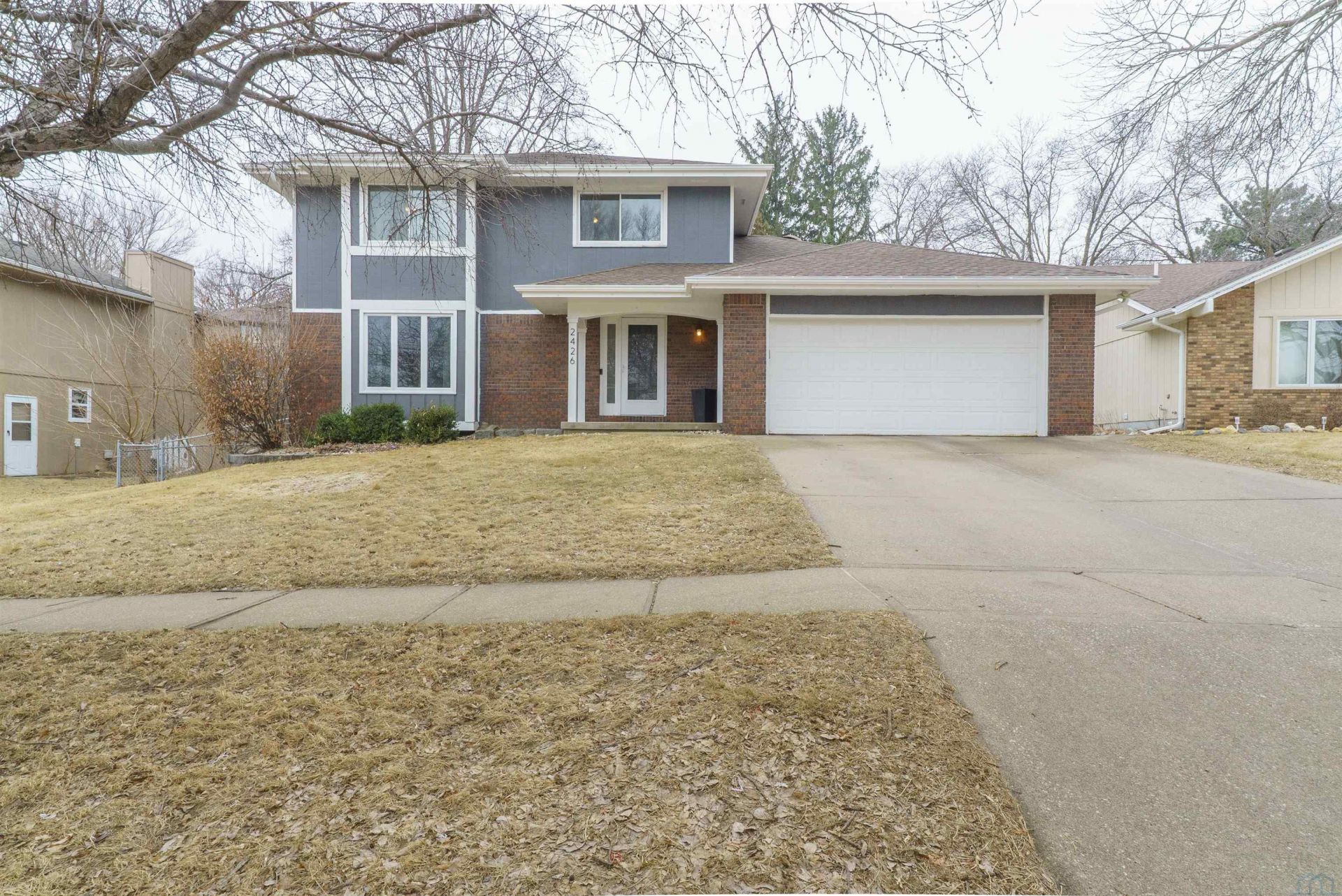 2426 Mohawk Dr, Sioux City, IA 51104 Main Photo
