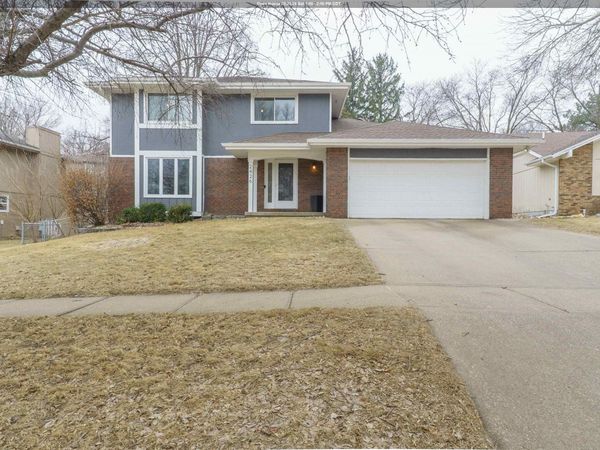 2426 MOHAWK DR, Sioux City, IA 51104