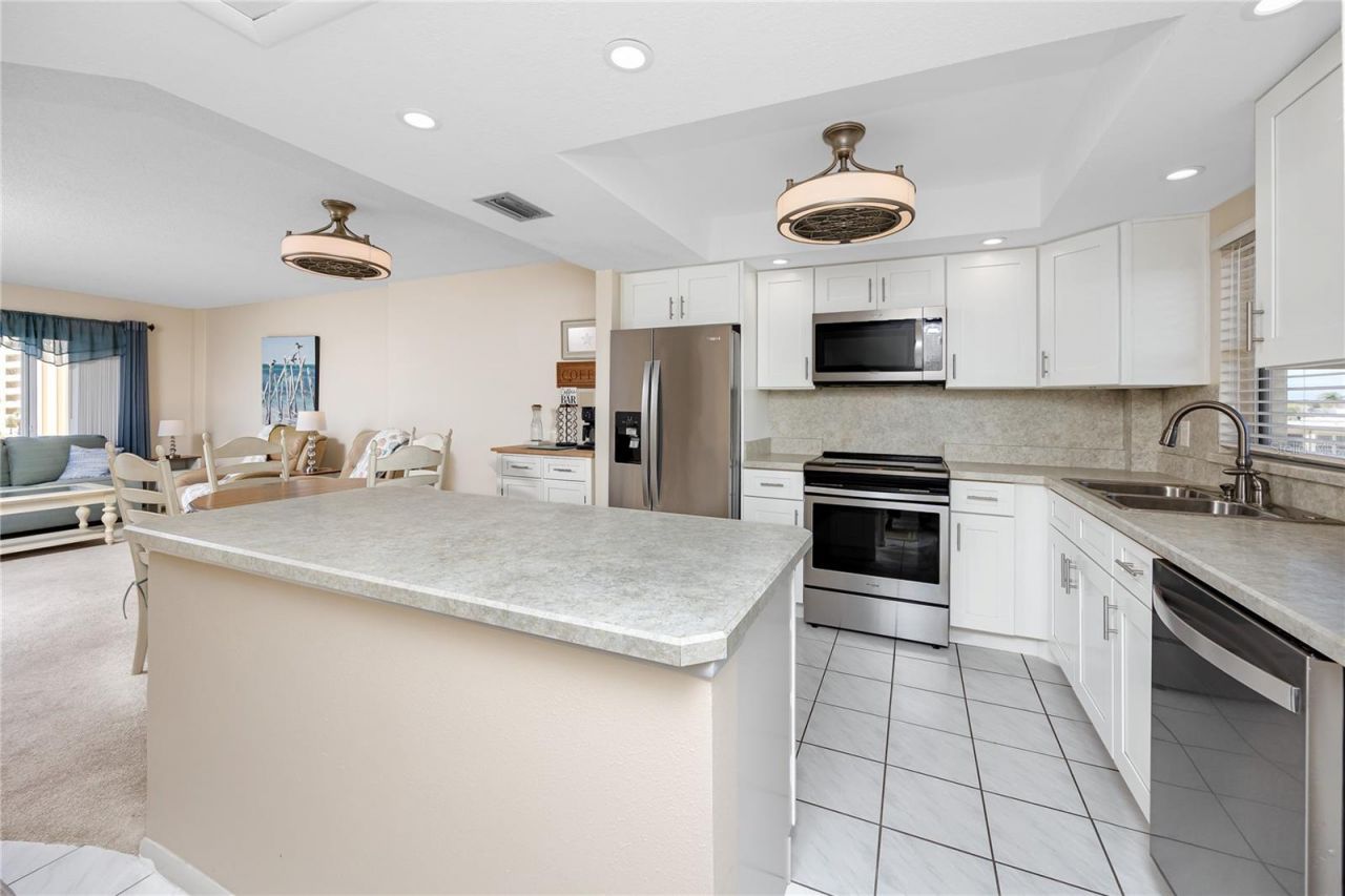 4650 Cove Circle , Unit 409, Saint Petersburg, FL 33708 Photo