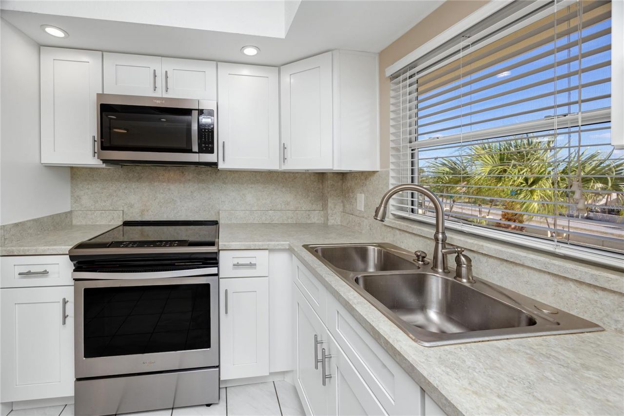 4650 Cove Circle , Unit 409, Saint Petersburg, FL 33708 Photo