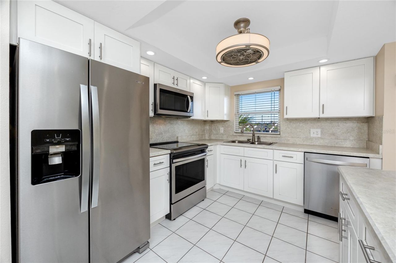 4650 Cove Circle , Unit 409, Saint Petersburg, FL 33708 Photo