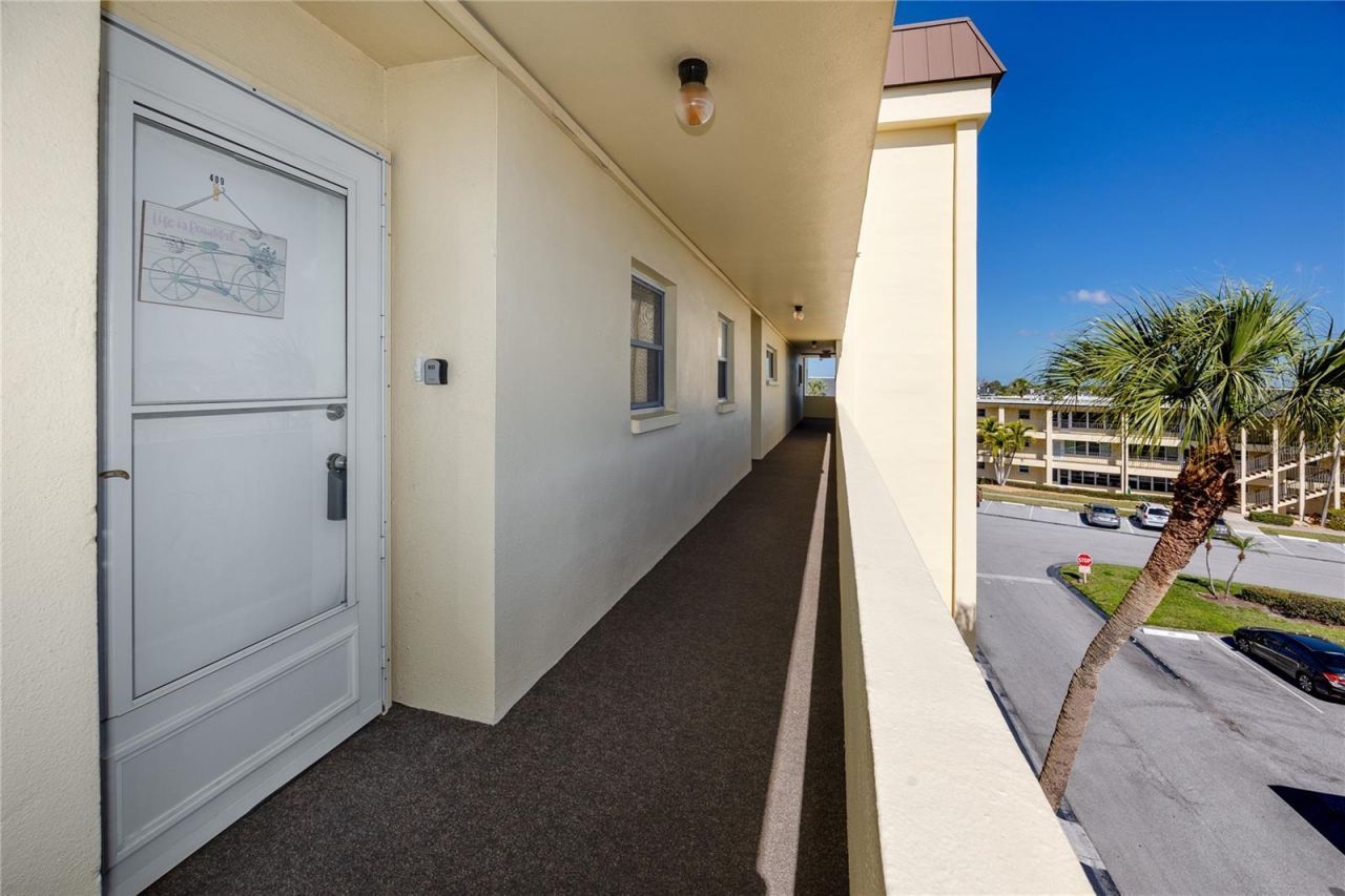 4650 Cove Circle , Unit 409, Saint Petersburg, FL 33708 Photo