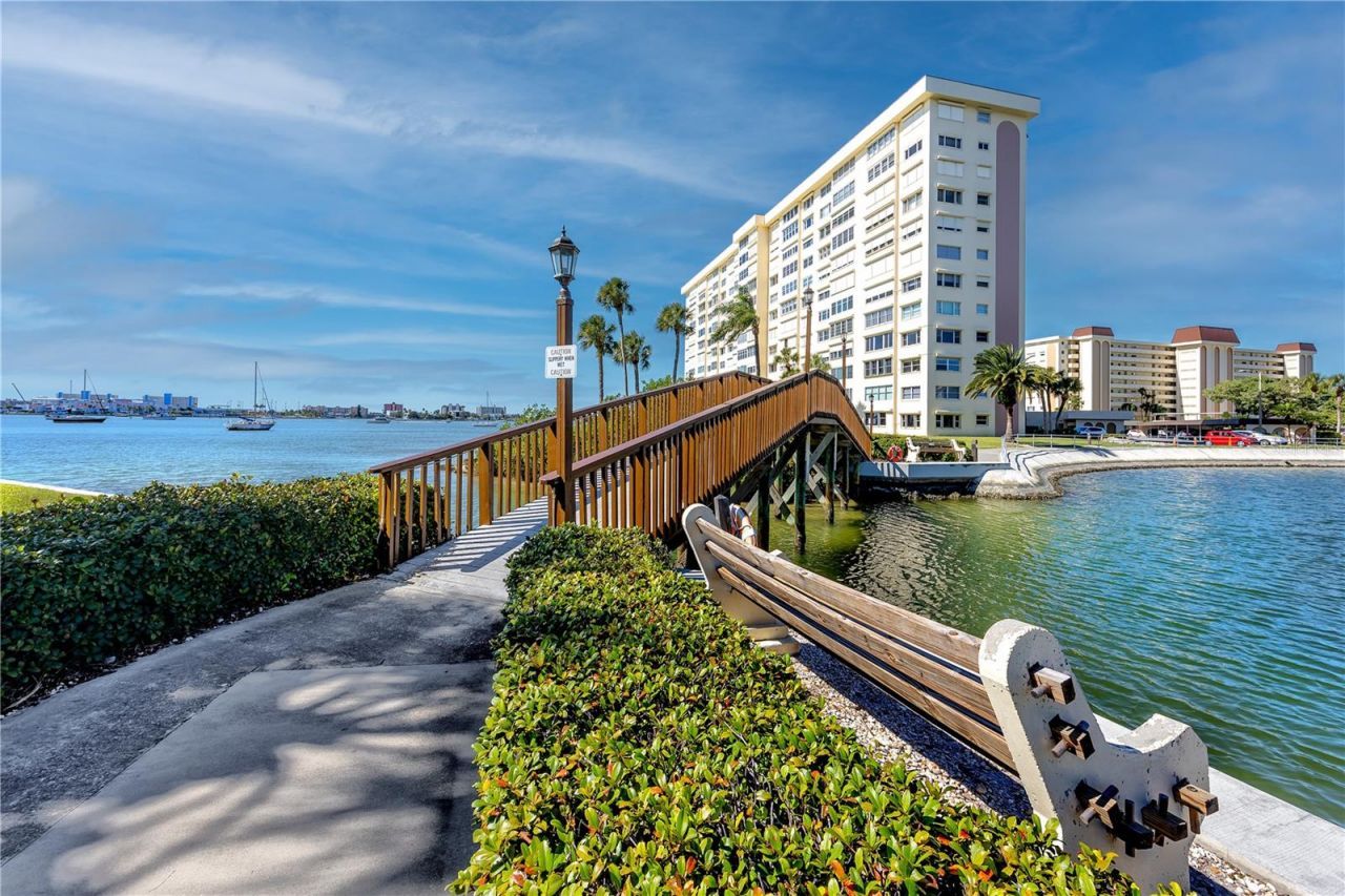 4650 Cove Circle , Unit 409, Saint Petersburg, FL 33708 Photo