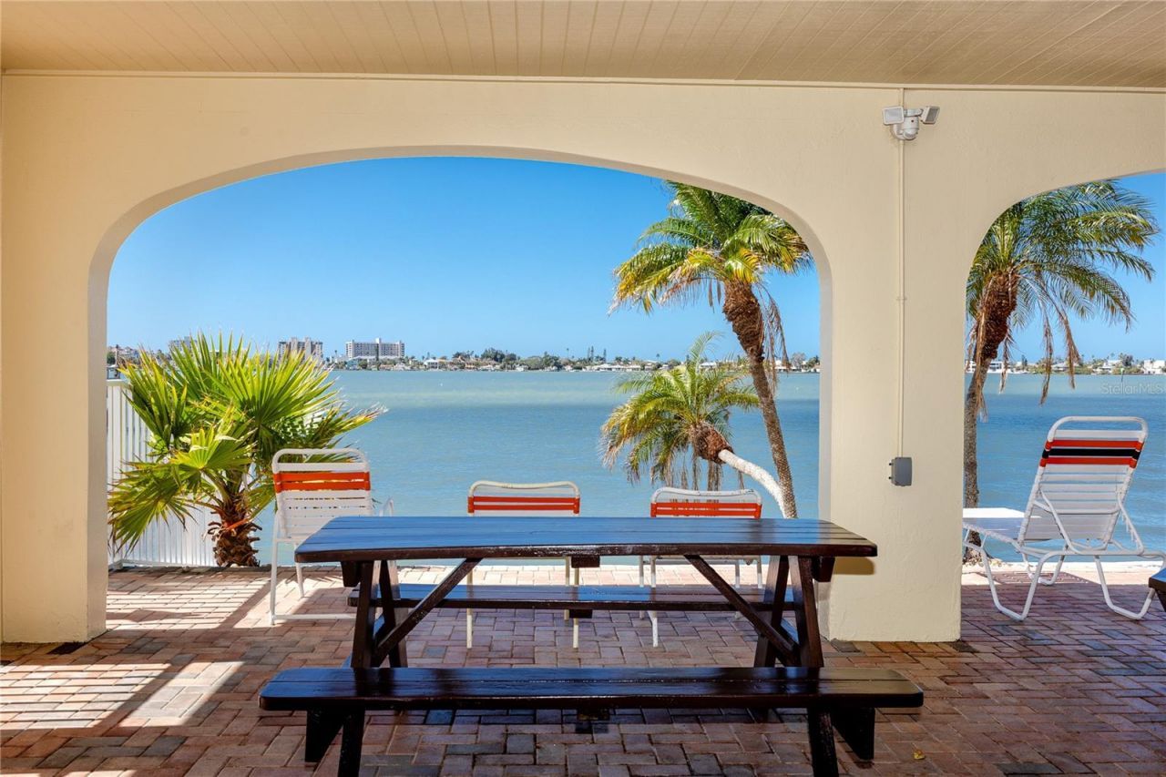 4650 Cove Circle , Unit 409, Saint Petersburg, FL 33708 Photo