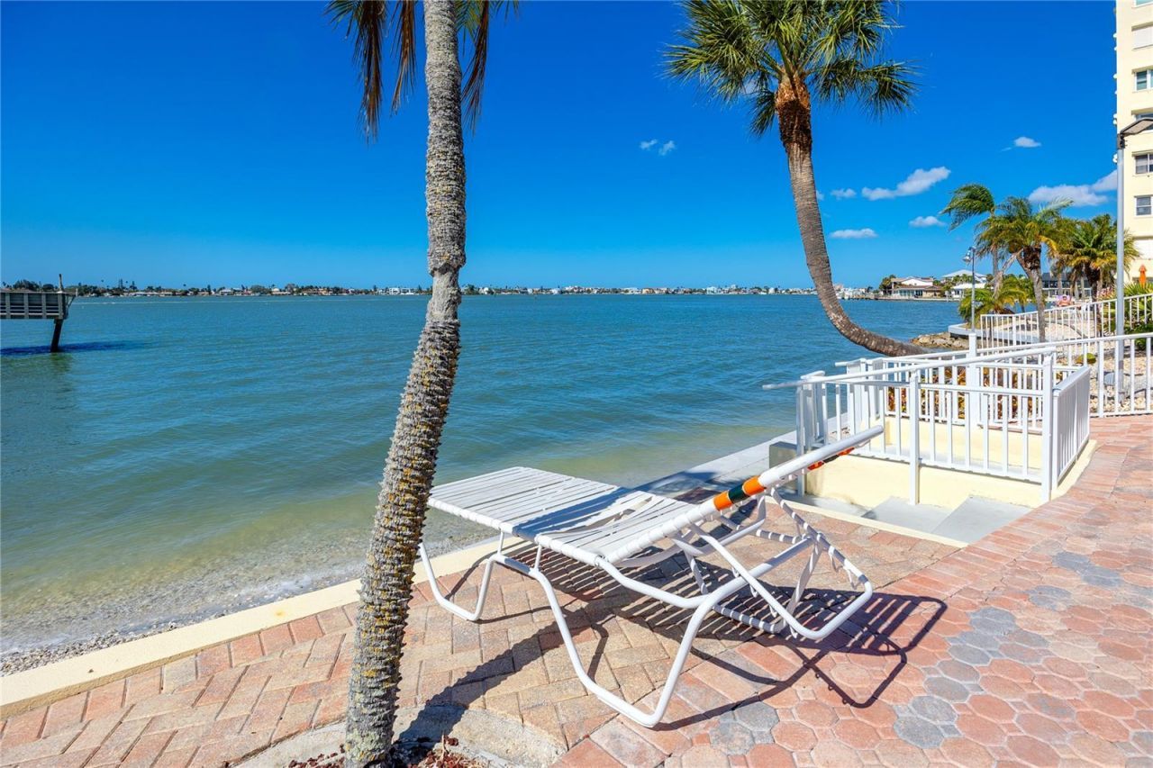 4650 Cove Circle , Unit 409, Saint Petersburg, FL 33708 Photo