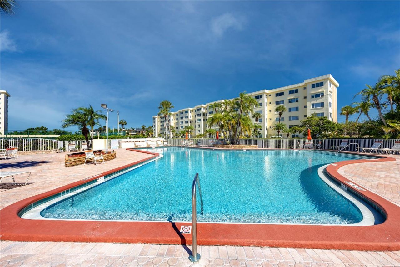 4650 Cove Circle , Unit 409, Saint Petersburg, FL 33708 Photo