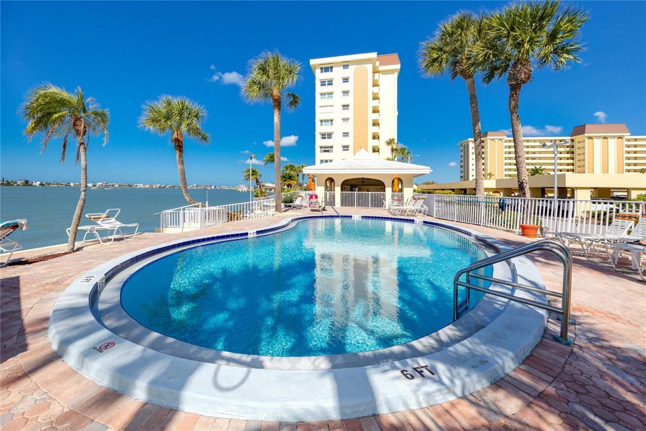 4650 Cove Circle , Unit 409, Saint Petersburg, FL 33708 Photo